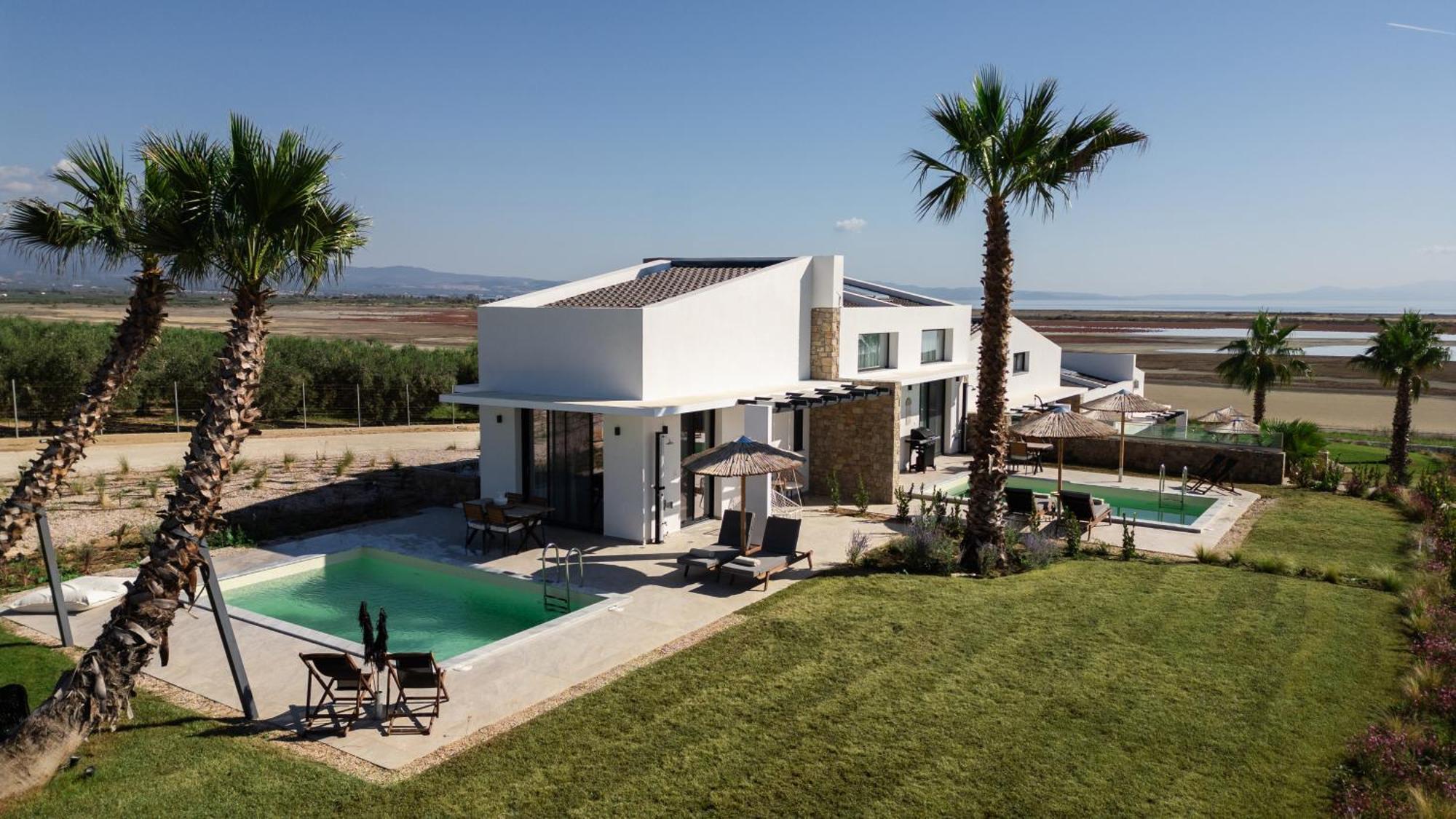Flamingo View Suites & Villas Nea Poteidaia Exterior photo
